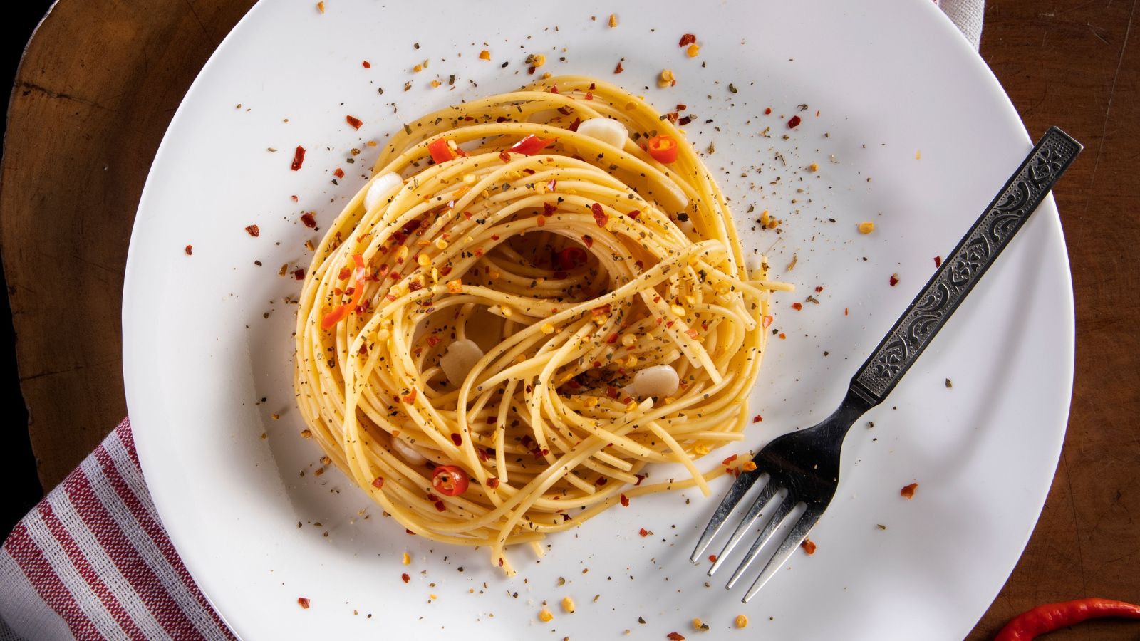 Light and flavourful spaghetti aglio e olio