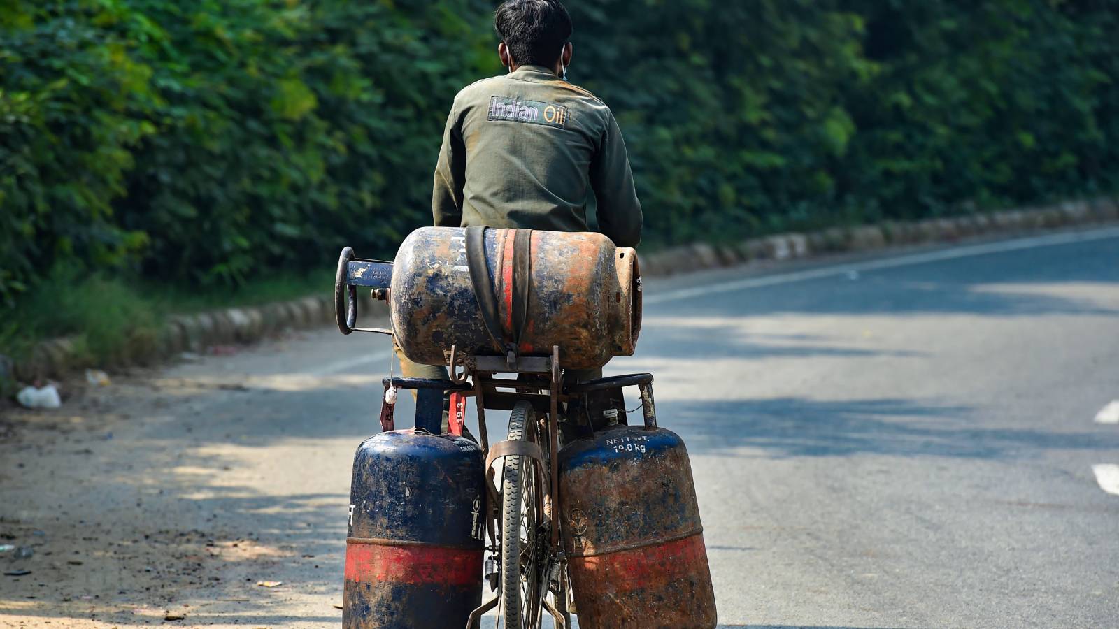 India lifts restrictions on commercial LPG supplies