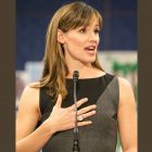 Jennifer Garner: We don't have to be airbrushed just to show up
