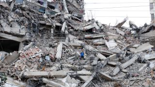 Venezuela earthquakes: 589 dead, over 2000 injured as search for survivors intensifies