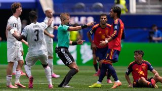 Unai Simón sets World Cup shutout record as Spain reach last 16