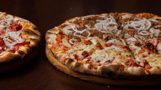 Homemade pizza recipe: Make a crispy, cheesy pizza from scratch