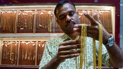 Gold prices surge ₹3,300, cross ₹1.5 lakh per 10 grams again