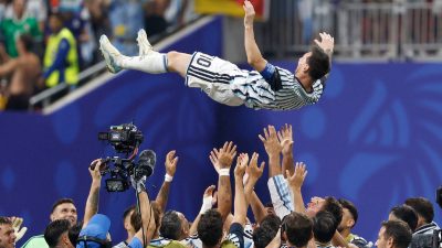 Lionel Messi did it again; leads Argentina to 3-2 comeback victory over Egypt