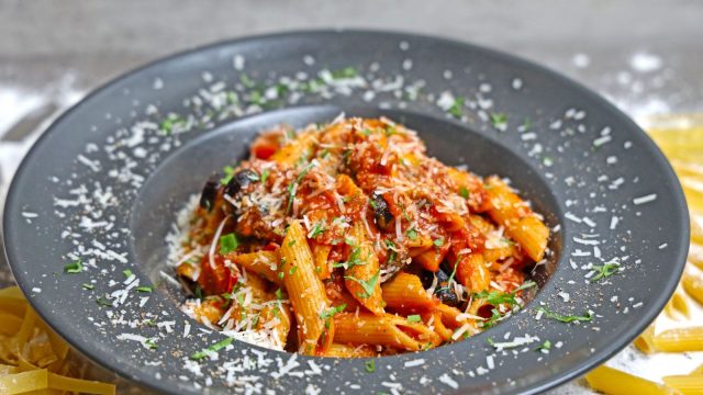 Penne arrabbiata: How to make authentic spicy Italian pasta at home